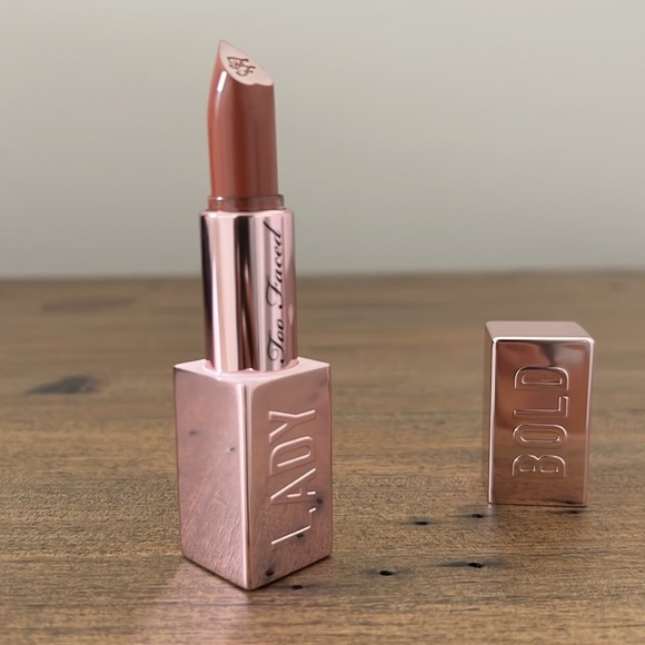 Too Faced Lady Bold Cream Lipstick comeback queen - Picture 2 of 4
